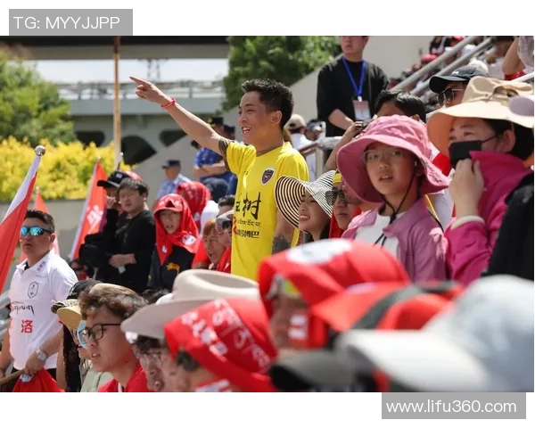 与足球明星共同畅享精彩瞬间的框架之旅